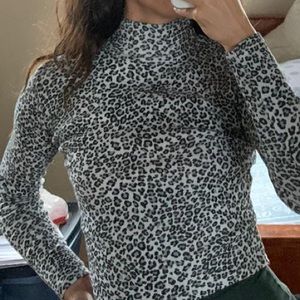 ❗️SOLD❗️LIKE NEW Brandy Melville top